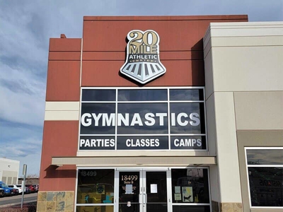 Custom building signs Photo
